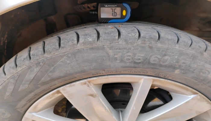 2010 Volkswagen Vento TRENDLINE 1.6, Petrol, Manual, 85,372 km, tyre