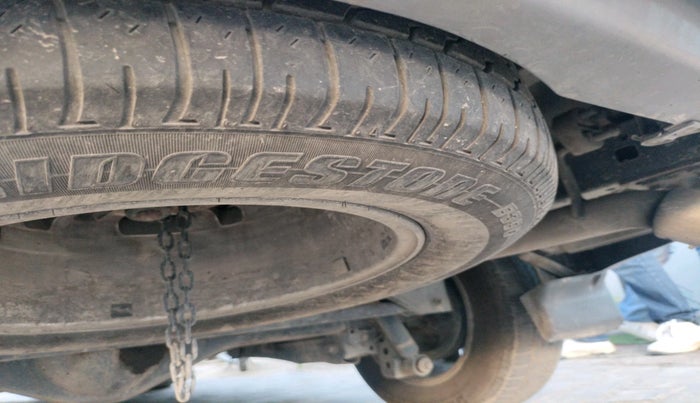 2017 Toyota Innova Crysta 2.4 VX 8 STR, Diesel, Manual, 1,31,201 km, tyre