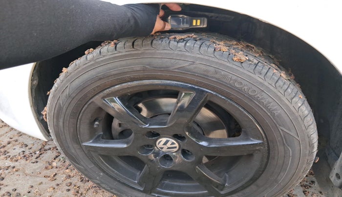 2013 Volkswagen Vento HIGHLINE 1.6 MPI, Petrol, Manual, 1,09,420 km, tyre