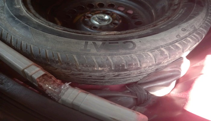 2011 Honda Jazz 1.2 L I-VTEC SELECT, Petrol, Manual, 1,21,851 km, tyre