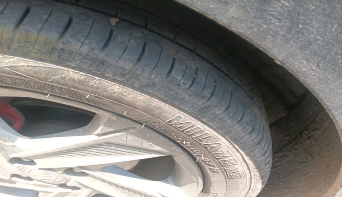 2021 Hyundai Verna SX 1.5 VTVT, CNG, Manual, 70,128 km, tyre