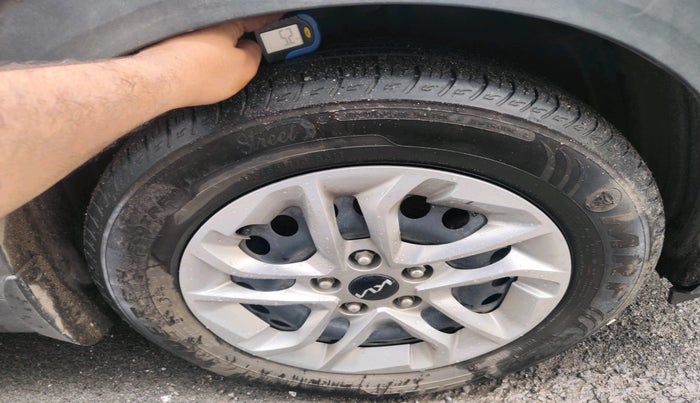 2023 KIA CARENS PRESTIGE 1.5 DIESEL IMT 7 STR, Diesel, Manual, 21,750 km, tyre