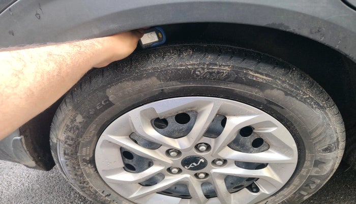 2023 KIA CARENS PRESTIGE 1.5 DIESEL IMT 7 STR, Diesel, Manual, 21,750 km, tyre