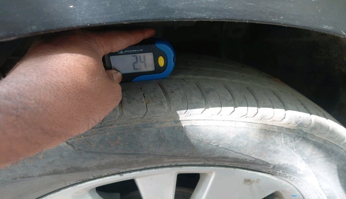 2015 Maruti S Cross ZETA 1.3, Diesel, Manual, 1,15,643 km, tyre