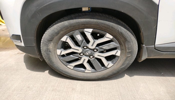 2023 Hyundai EXTER SX(O) 1.2 AMT, CNG, Automatic, 23,198 km, tyre