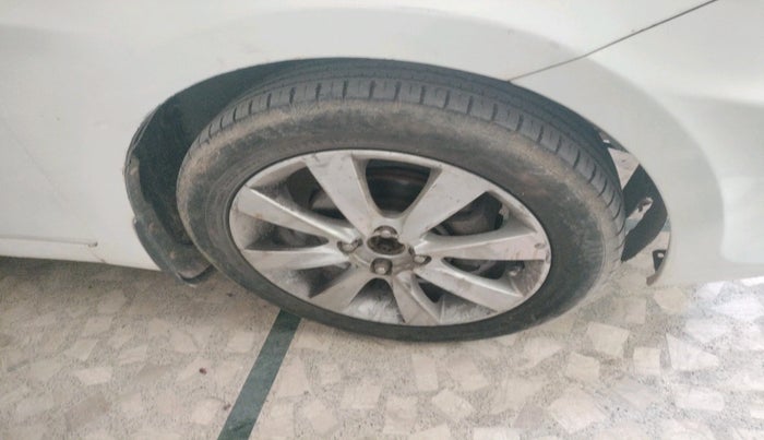 2011 Hyundai Verna FLUIDIC 1.6 CRDI SX, Diesel, Manual, 1,44,310 km, tyre