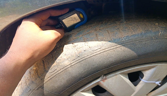 2014 Volkswagen Polo COMFORTLINE 1.2L, Diesel, Manual, 1,49,888 km, tyre