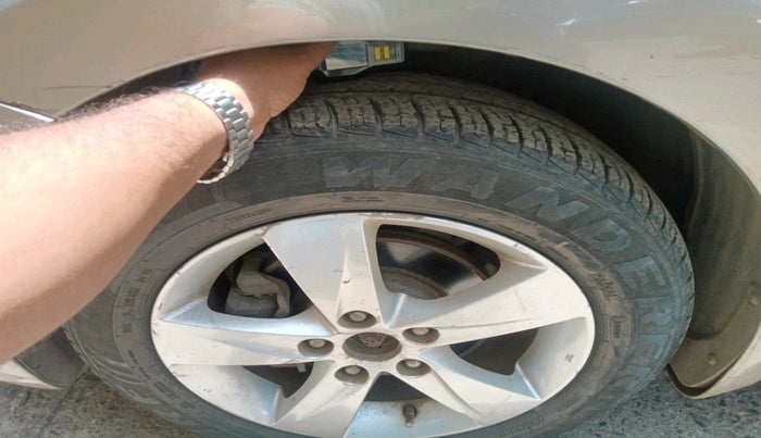 2012 Hyundai New Elantra 1.8 S VTVT, Petrol, Manual, 94,541 km, tyre