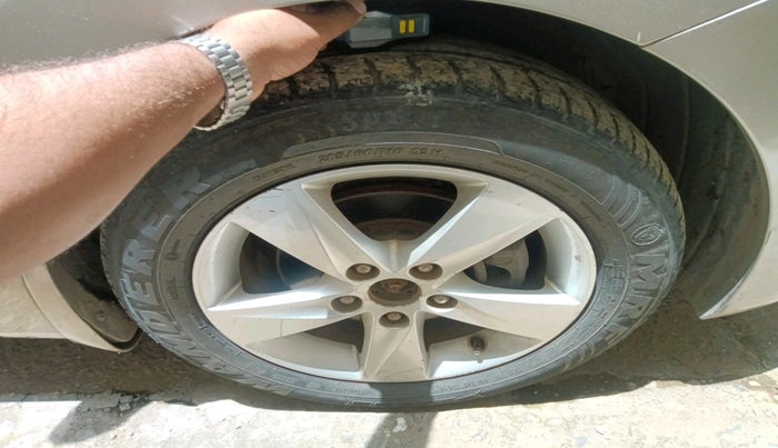 2012 Hyundai New Elantra 1.8 S VTVT, Petrol, Manual, 94,541 km, tyre