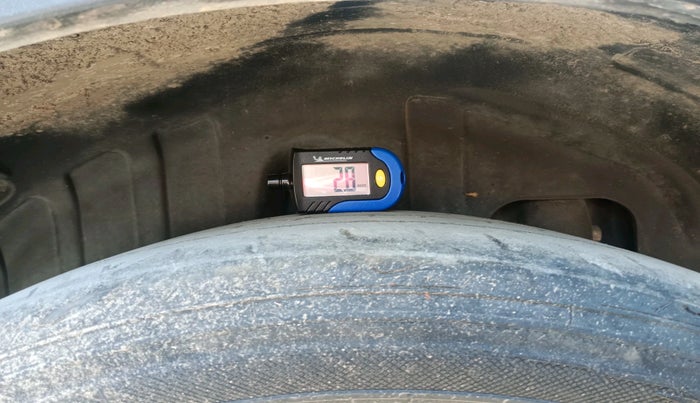 2019 Mahindra XUV300 W8 (O) 1.2 PETROL, Petrol, Manual, 1,18,341 km, tyre