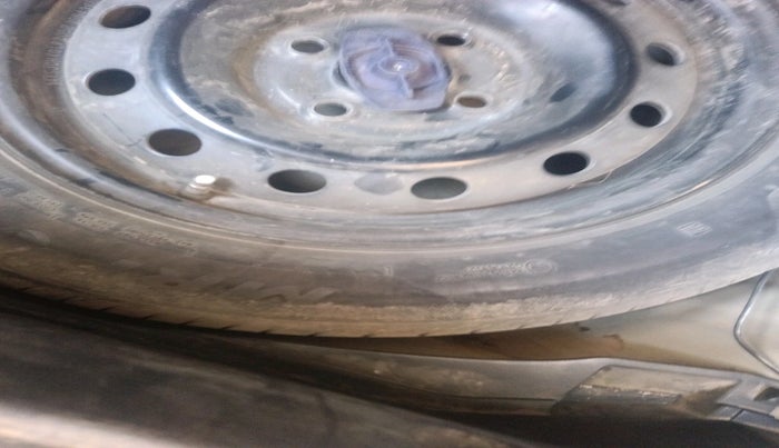 2024 Maruti Swift VXi, Petrol, Manual, 66,552 km, tyre