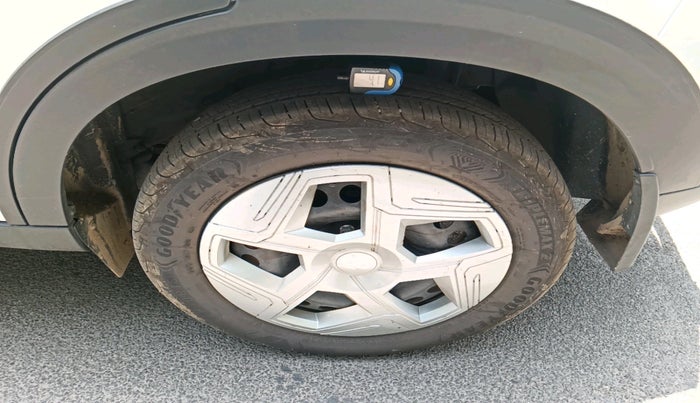 2025 Tata NEXON Pure Plus 1.2 iCNG 6MT, CNG, Manual, 2,512 km, tyre
