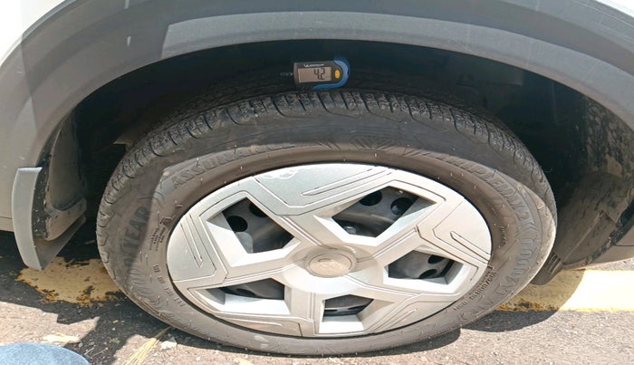 2025 Tata NEXON Pure Plus 1.2 iCNG 6MT, CNG, Manual, 2,512 km, tyre