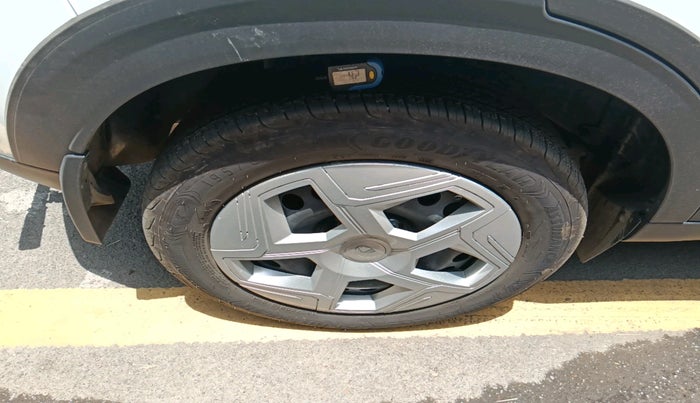 2025 Tata NEXON Pure Plus 1.2 iCNG 6MT, CNG, Manual, 2,512 km, tyre