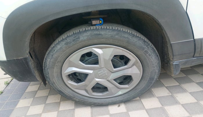 2024 Maruti BREZZA VXI S-CNG, CNG, Manual, 26,102 km, tyre