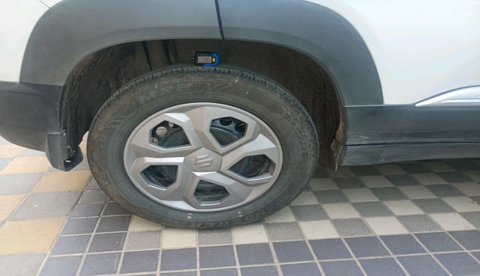 2024 Maruti BREZZA VXI S-CNG, CNG, Manual, 26,102 km, tyre