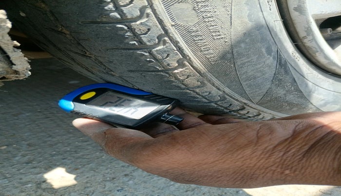 2014 Hyundai i10 SPORTZ 1.1, CNG, Manual, 1,26,073 km, tyre