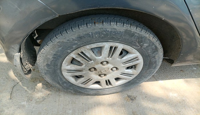 2014 Hyundai i10 SPORTZ 1.1, CNG, Manual, 1,26,073 km, tyre