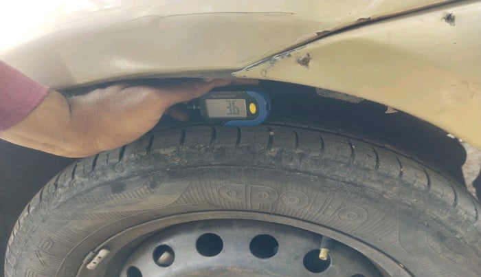 2011 Toyota Etios G, CNG, Manual, 2,25,833 km, tyre