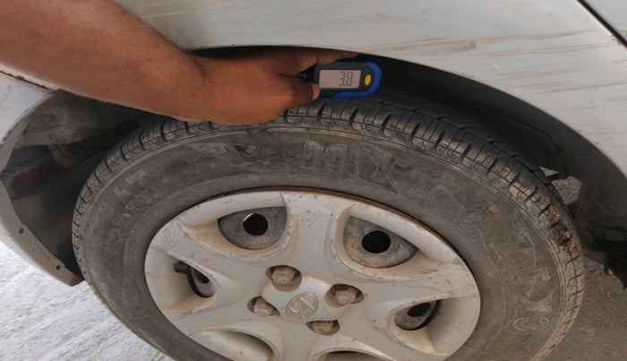 2013 Hyundai Grand i10 MAGNA 1.2 KAPPA VTVT, Petrol, Manual, 1,02,523 km, tyre