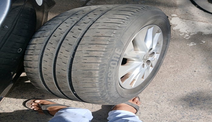 2017 Toyota Corolla Altis G PETROL, Petrol, Manual, 1,18,956 km, tyre