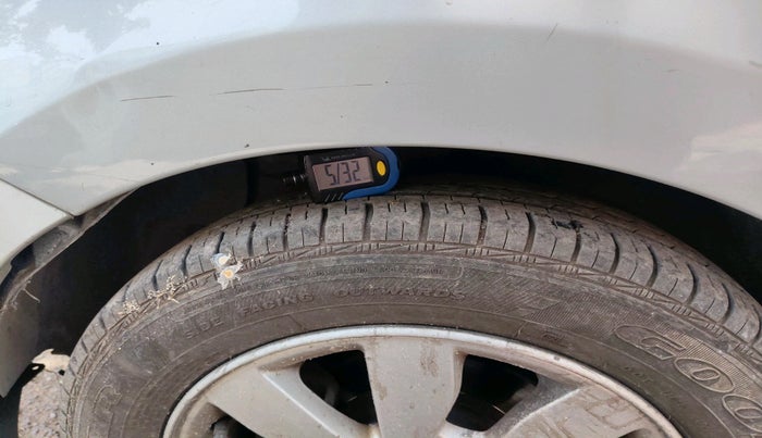 2014 Hyundai Xcent SX 1.2, Petrol, Manual, 2,85,659 km, tyre