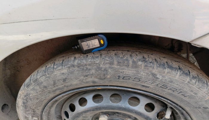 2014 Hyundai Xcent SX 1.2, Petrol, Manual, 2,85,659 km, tyre