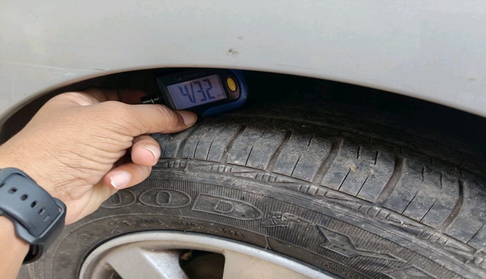 2014 Hyundai Xcent SX 1.2, Petrol, Manual, 2,85,659 km, tyre