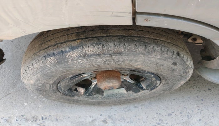 2014 Tata Safari 4X2 LX DICOR, Diesel, Manual, 1,30,629 km, tyre