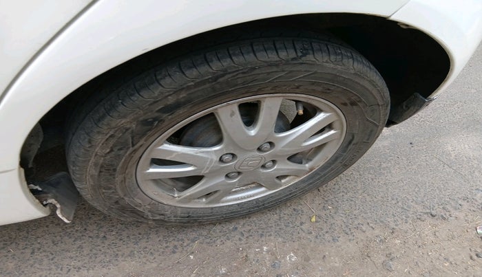 2015 Honda Brio VX AT, Petrol, Automatic, 1,19,999 km, tyre