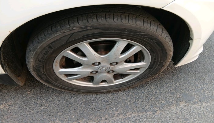 2015 Honda Brio VX AT, Petrol, Automatic, 1,19,999 km, tyre