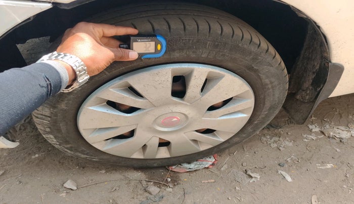 2012 Toyota Etios Liva GD, Diesel, Manual, 1,15,327 km, tyre