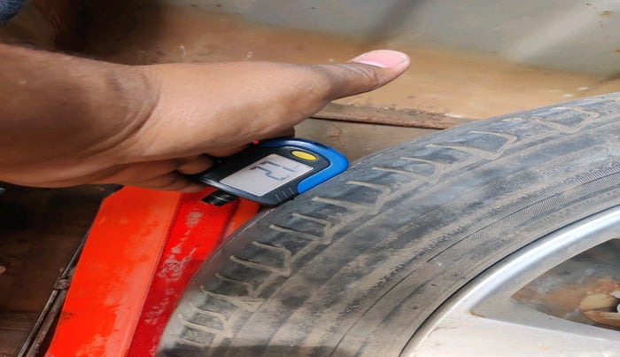 2011 Hyundai Verna FLUIDIC 1.6 VTVT SX, Petrol, Manual, 1,40,009 km, tyre