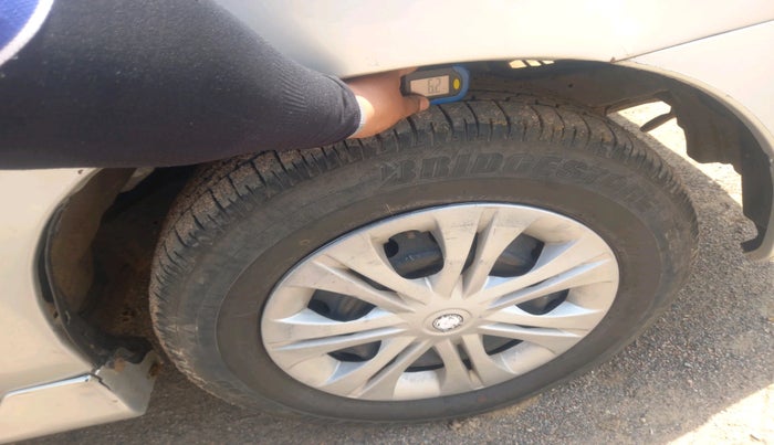 2008 Toyota Innova 2.5 G3, Diesel, Manual, 1,58,555 km, tyre