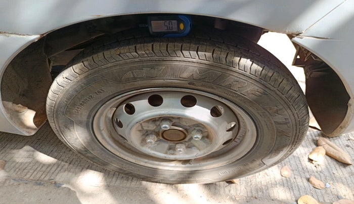 2015 Hyundai Eon ERA +, Petrol, Manual, 32,513 km, tyre