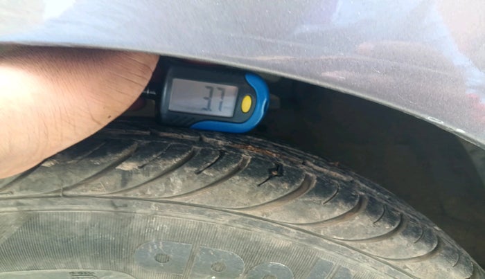 2017 Hyundai Eon ERA +, Petrol, Manual, 48,625 km, tyre