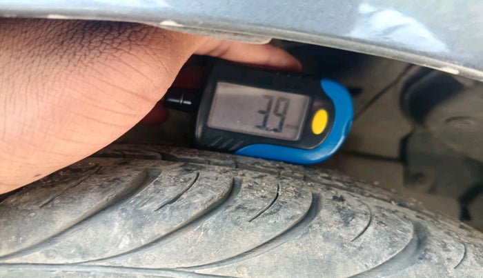 2017 Hyundai Eon ERA +, Petrol, Manual, 48,625 km, tyre