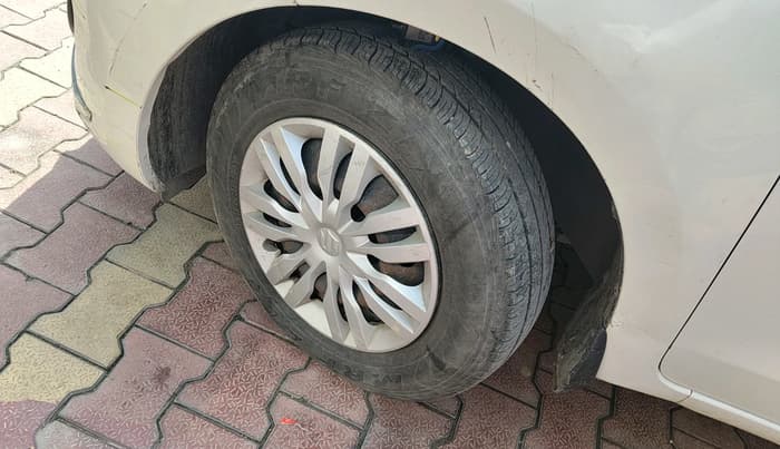 2017 Maruti Dzire VXI, Petrol, Manual, 1,28,408 km, tyre
