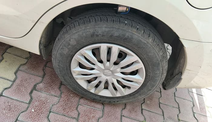 2017 Maruti Dzire VXI, Petrol, Manual, 1,28,408 km, tyre