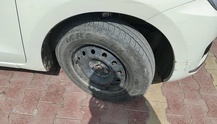 2017 Maruti Dzire VXI, Petrol, Manual, 1,28,408 km, tyre