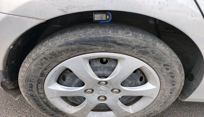 2011 Hyundai Verna FLUIDIC 1.6 VTVT EX, Petrol, Manual, 73,859 km, tyre