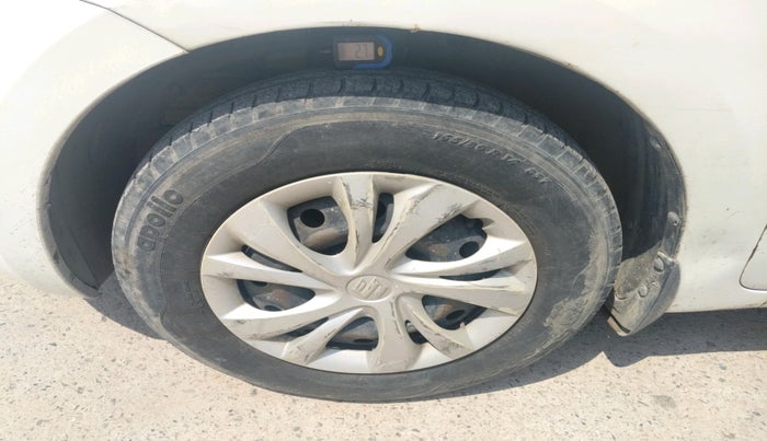 2018 Maruti Swift VXI AMT, Petrol, Automatic, 57,477 km, tyre