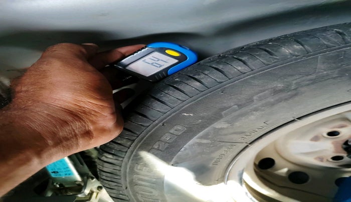 2015 Hyundai Eon ERA +, Petrol, Manual, 44,137 km, tyre