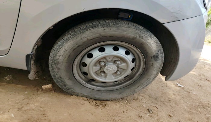 2015 Hyundai Eon ERA +, Petrol, Manual, 44,137 km, tyre