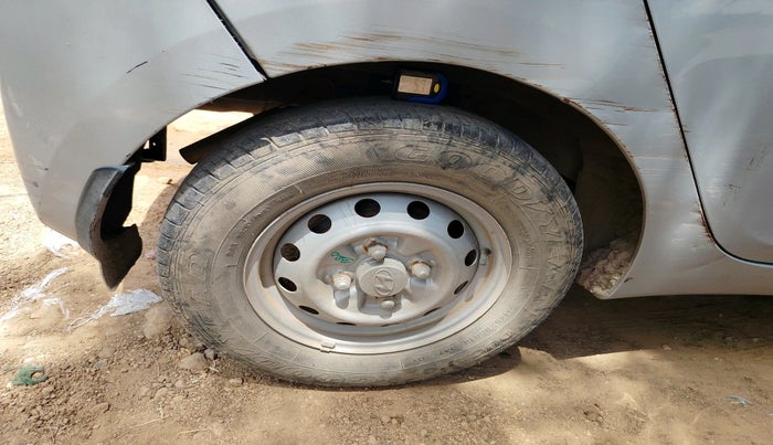 2015 Hyundai Eon ERA +, Petrol, Manual, 44,137 km, tyre