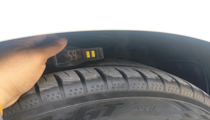 2019 Honda Civic 1.8L I-VTEC VX CVT, Petrol, Automatic, 1,06,967 km, tyre