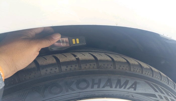 2019 Honda Civic 1.8L I-VTEC VX CVT, Petrol, Automatic, 1,06,967 km, tyre