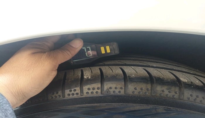 2019 Honda Civic 1.8L I-VTEC VX CVT, Petrol, Automatic, 1,06,967 km, tyre