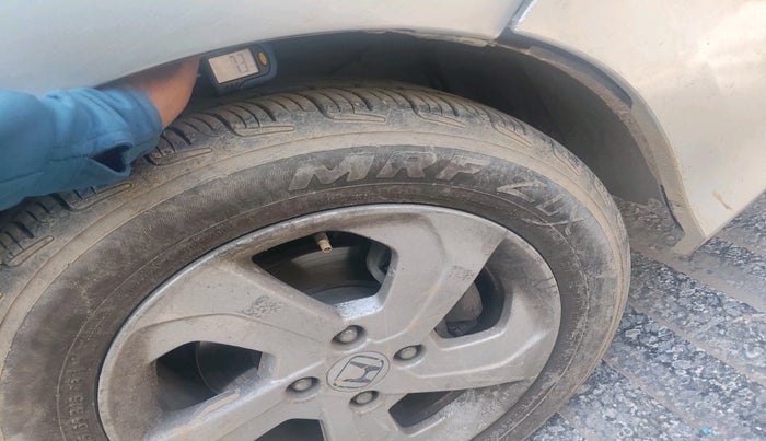 2016 Honda City 1.5L I-VTEC V MT, Petrol, Manual, 1,82,116 km, tyre