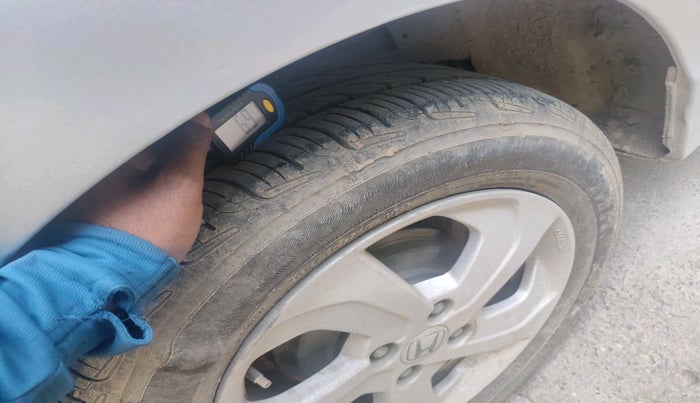 2016 Honda City 1.5L I-VTEC V MT, Petrol, Manual, 1,82,116 km, tyre